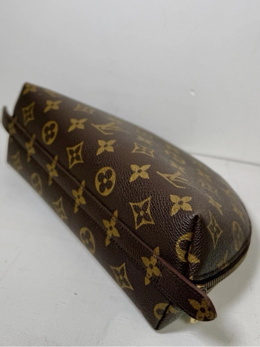 Authentic Louis Vuitton Monogram Ronde Large Cosmetics Pouch - Picture 9 of 12